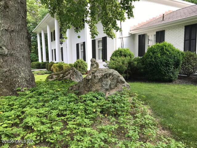44 North Porchuck Road Greenwich, CT 06831 - Photo 40 of 61 a front view of a house with garden