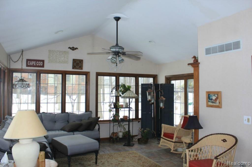 33723 Hunters Pointe Road Farmington Hills, MI 48331 - Photo 16 of 25
