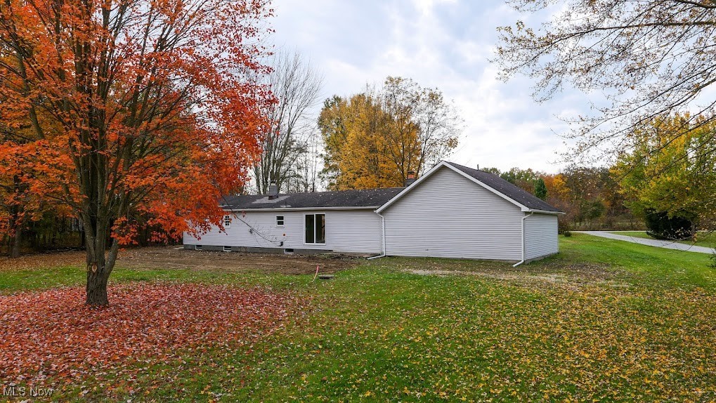 5552 Nelson Mosier Road Southington, OH 44470 - Photo 12 of 24 Back of property featuring a lawn