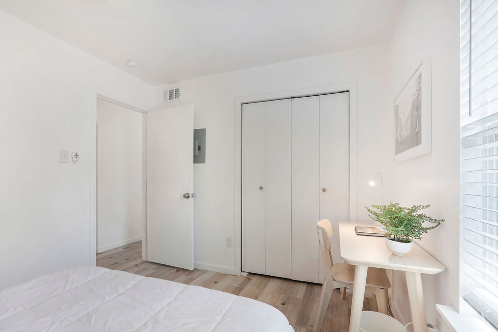 906 East Leslie Circle, Unit A Austin, TX 78721 - Photo 4 of 16 a bedroom with a bed and a chair