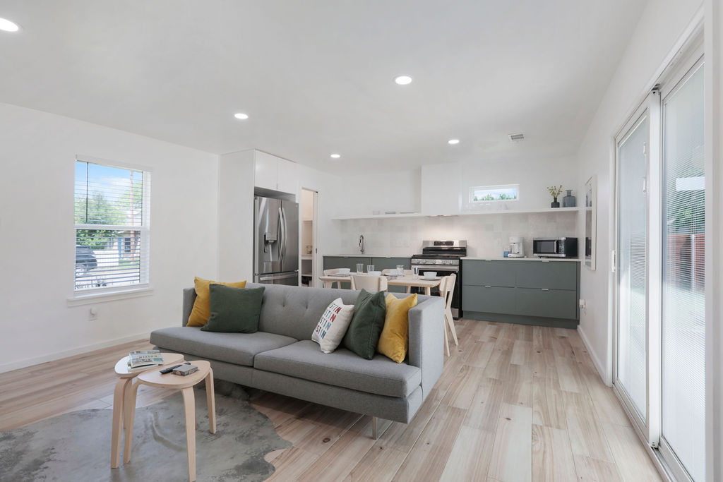 906 East Leslie Circle, Unit A Austin, TX 78721 - Photo 10 of 16 a living room with furniture and kitchen view