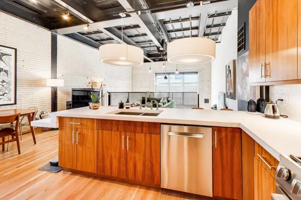 $4,200 | 1128 West Ardmore Avenue, Unit 9, Chicago, IL 60660