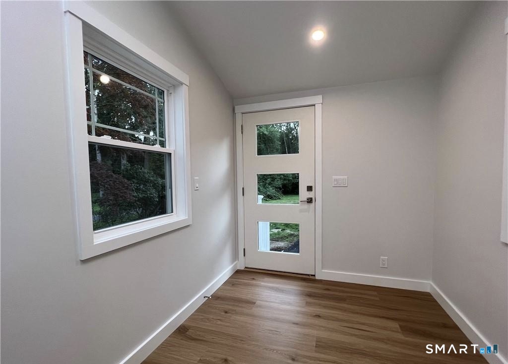 429 Round Hill Road Fairfield, CT 06824 - Photo 12 of 21