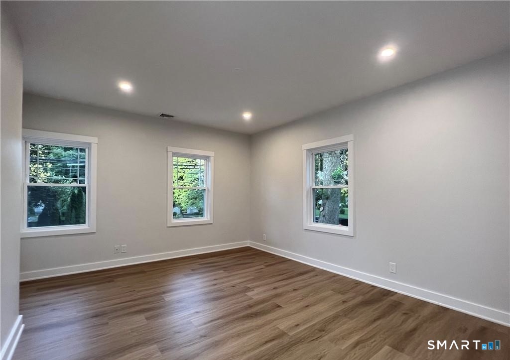 429 Round Hill Road Fairfield, CT 06824 - Photo 13 of 21