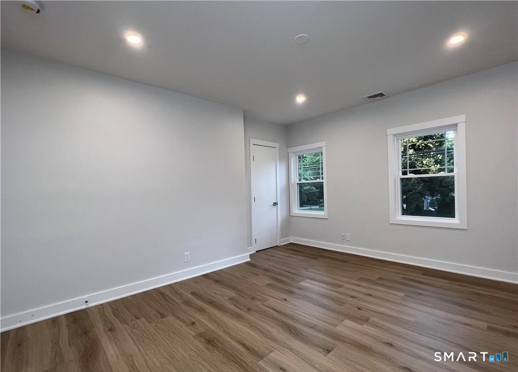 429 Round Hill Road Fairfield, CT 06824 - Photo 16 of 21