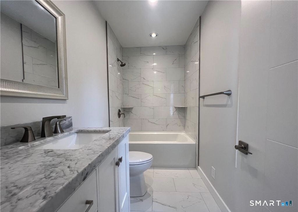 429 Round Hill Road Fairfield, CT 06824 - Photo 19 of 21