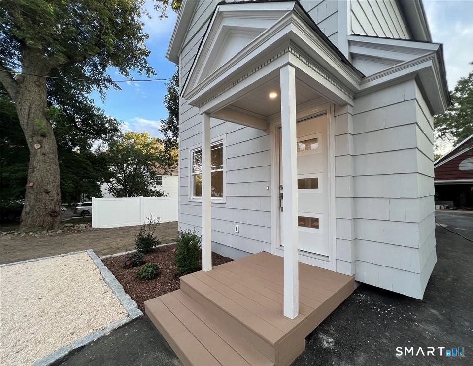 429 Round Hill Road Fairfield, CT 06824 - Photo 2 of 21