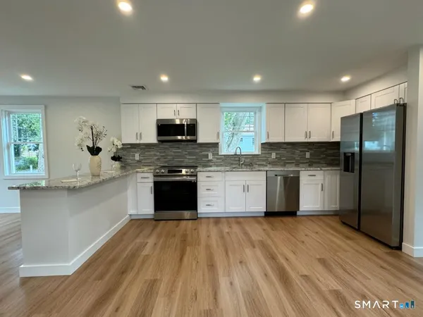 $3,900 | 429 Round Hill Road, Fairfield, CT 06824