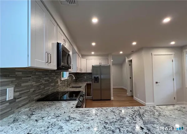 $3,900 | 429 Round Hill Road, Fairfield, CT 06824