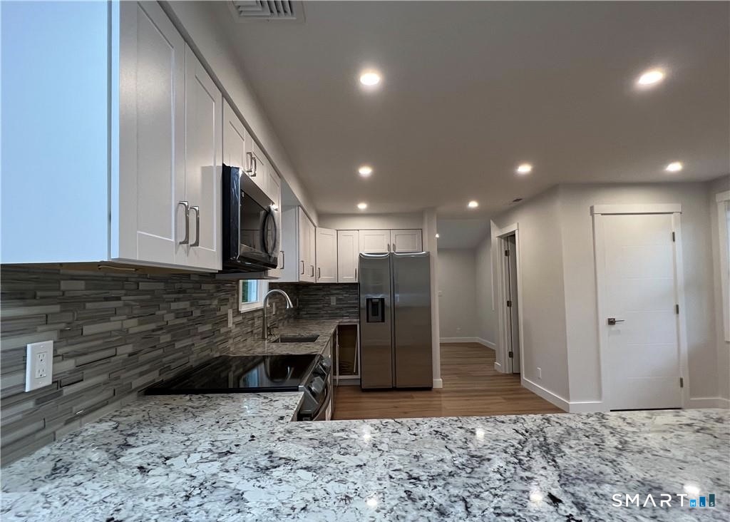 429 Round Hill Road Fairfield, CT 06824 - Photo 8 of 21