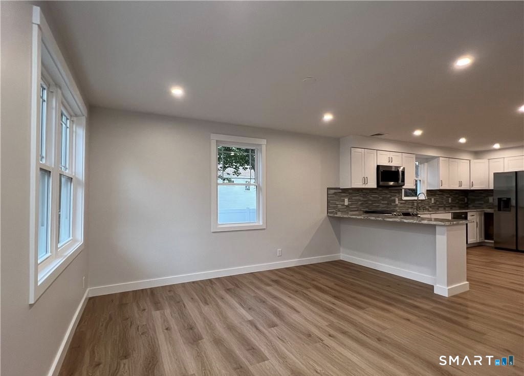 429 Round Hill Road Fairfield, CT 06824 - Photo 9 of 21