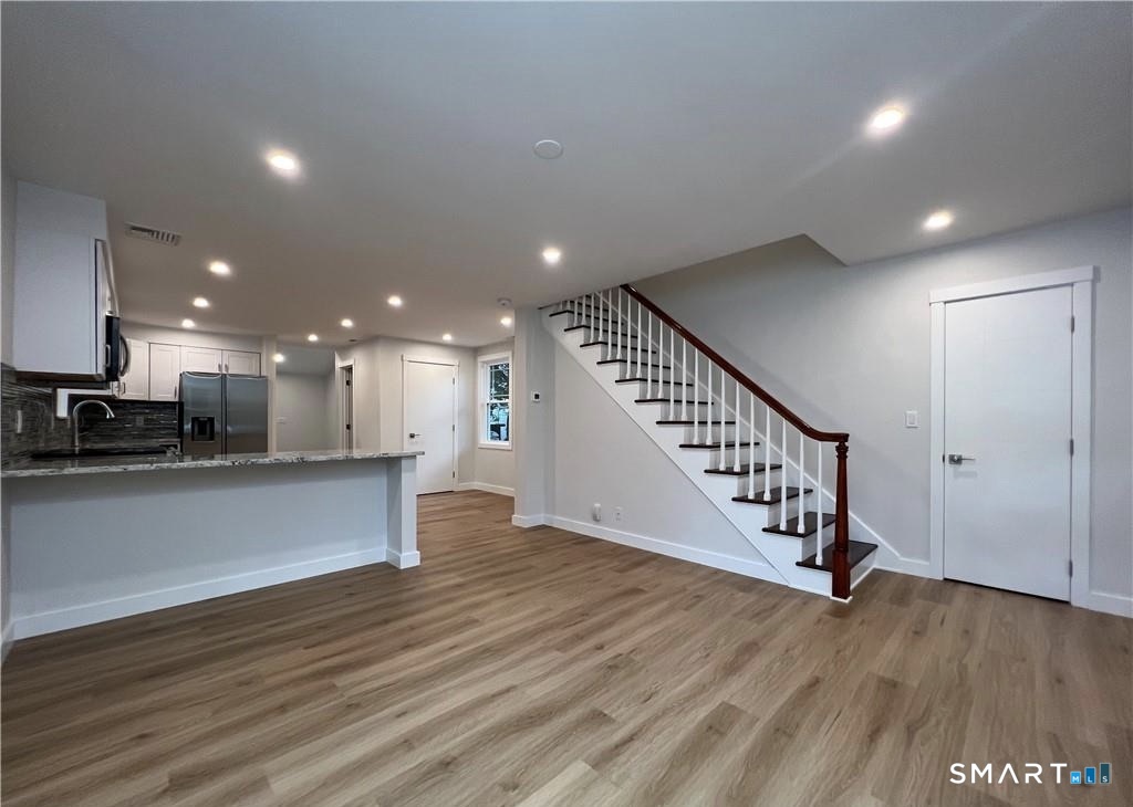 429 Round Hill Road Fairfield, CT 06824 - Photo 10 of 21