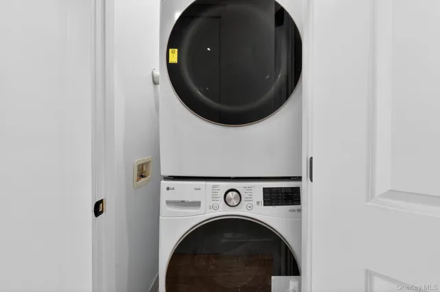 a close up view of a washer and dryer