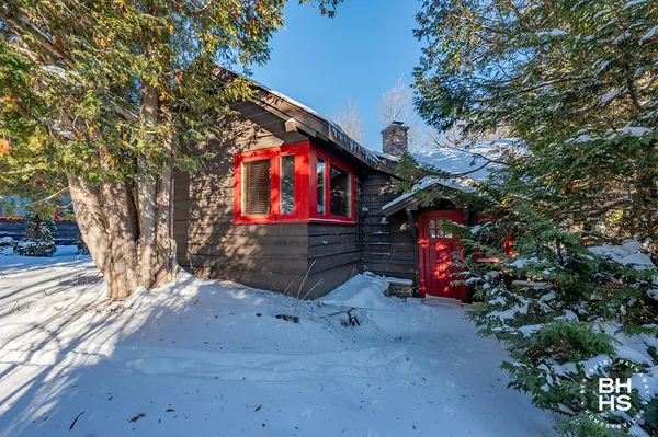 $1,275,000 | 2 Chipmunk Lane, Lake Placid, NY 12946