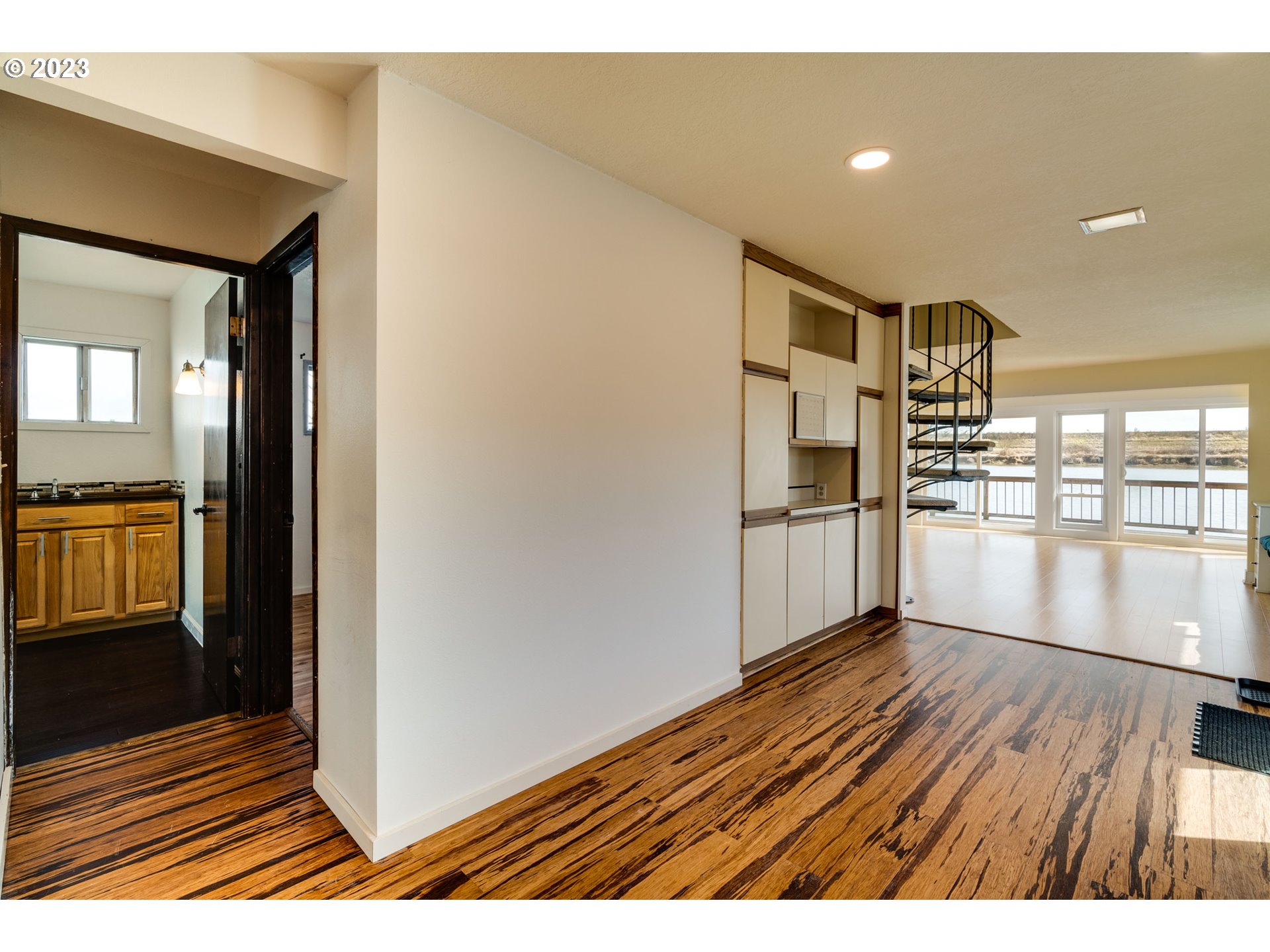 23586 Northwest St Helens Road, Unit U64 Portland, OR 97231 - Photo 17 of 37 Entrance/Foyer