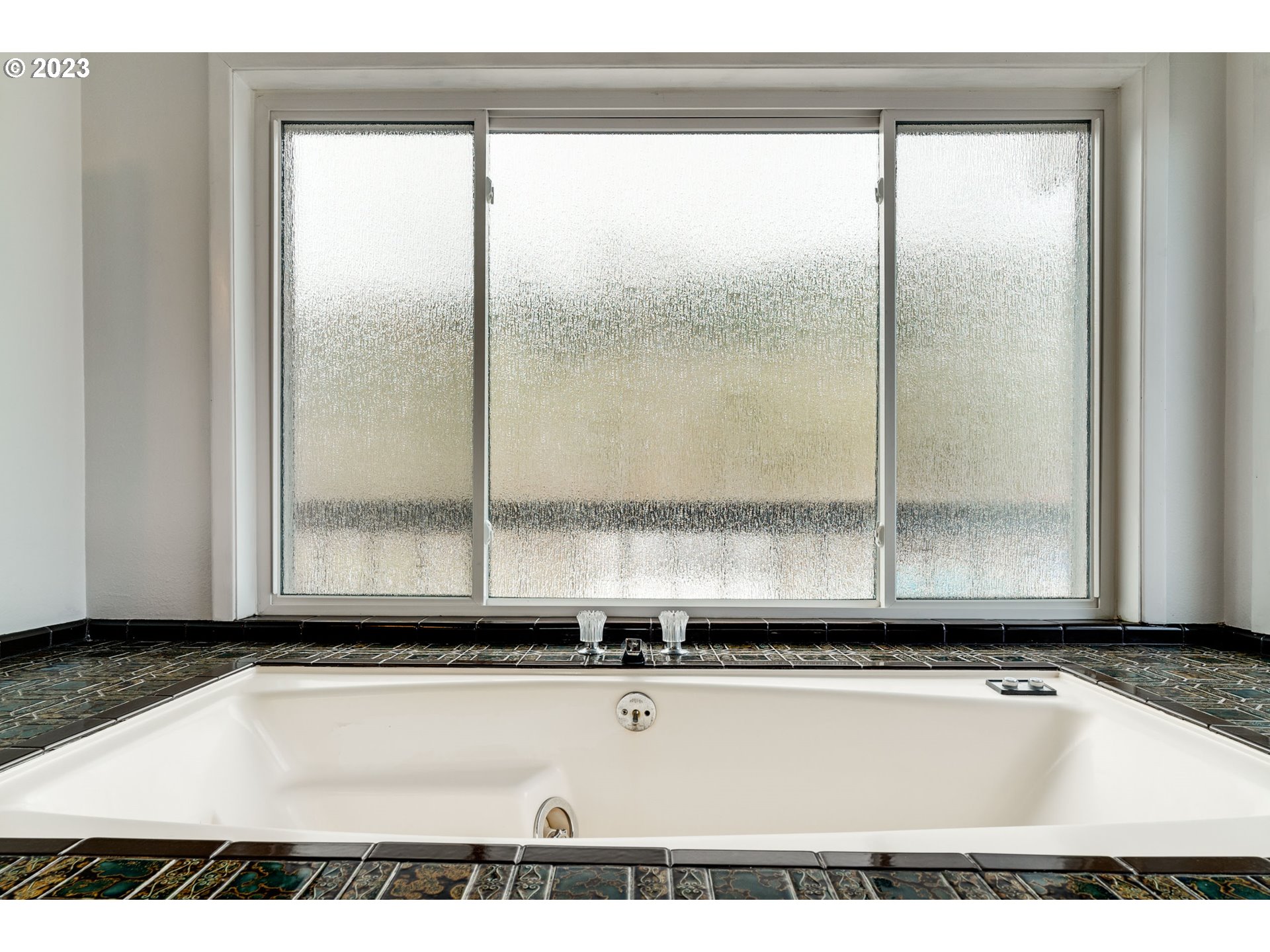 23586 Northwest St Helens Road, Unit U64 Portland, OR 97231 - Photo 23 of 37 Owner's Suite Bathroom