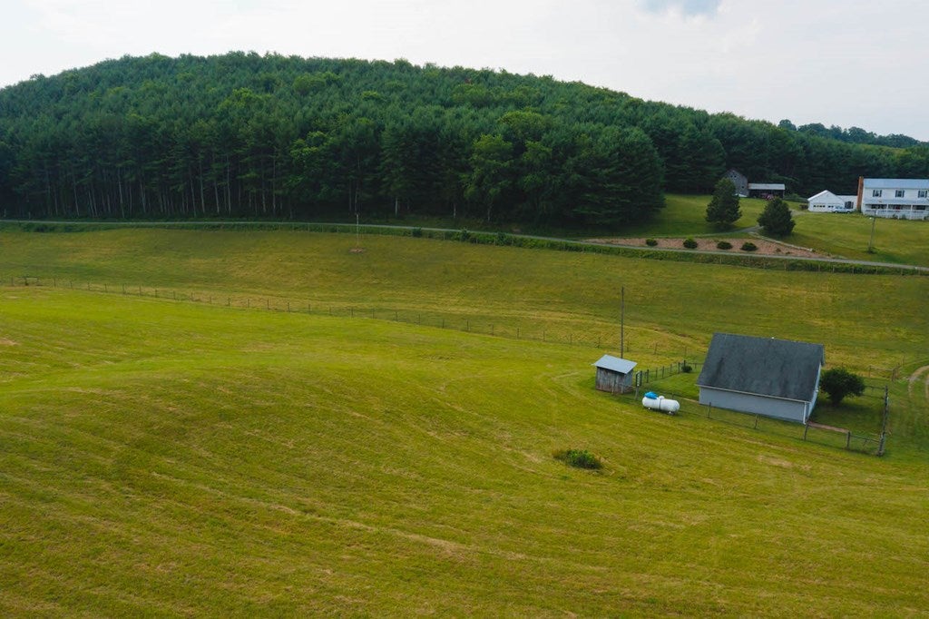 595 Stillwell Road Draper, VA 24324 - Photo 17 of 39 Gallery Image 17