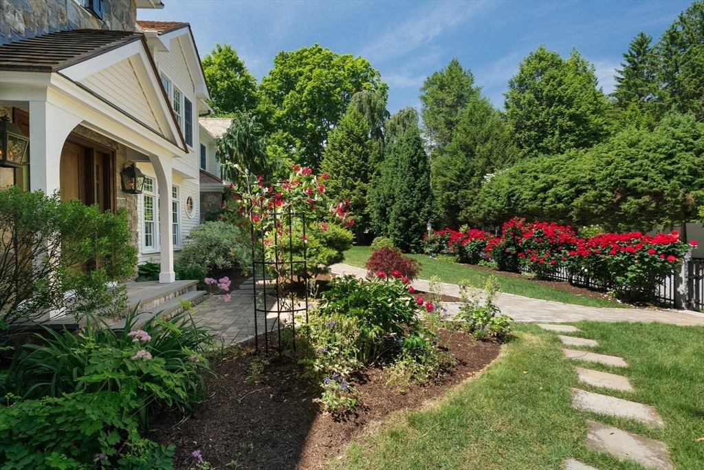 8 Valley Road Wellesley, MA 02481 - Photo 4 of 39