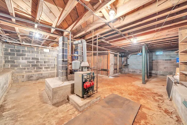 a view of yard with green space