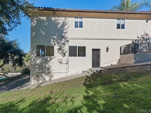 $1,525,000 | 2230 Calle Dos Lomas, Fallbrook, CA 92028