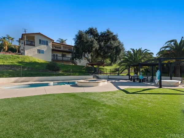 $1,525,000 | 2230 Calle Dos Lomas, Fallbrook, CA 92028