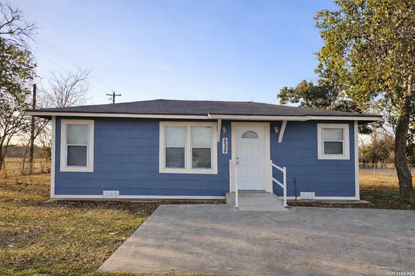 $149,999 | 913 Houston Street, Castroville, TX 78009