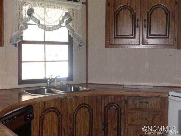 236 Pitman Road Bakersville, NC 28705 - Photo 4 of 24 Gallery Image 4