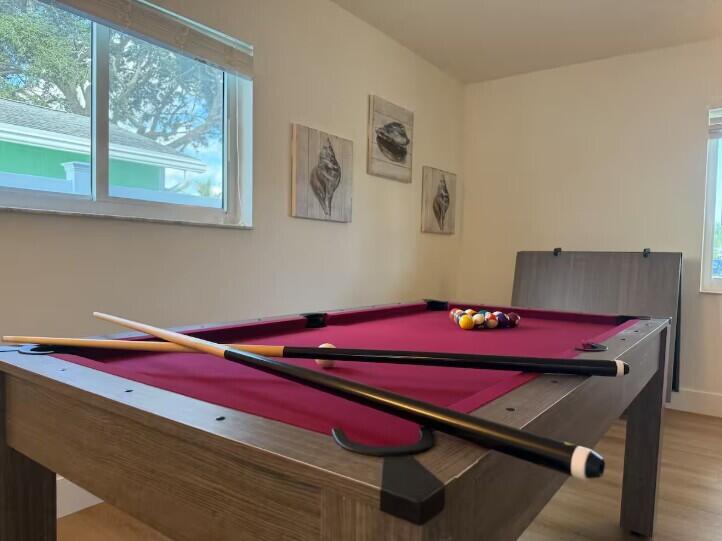 516 East Whitney Drive Jupiter, FL 33458 - Photo 10 of 47 a room with furniture and window