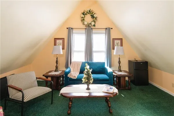 $1,350 | 54 Malbone Road, Unit 1, Newport, RI 02840