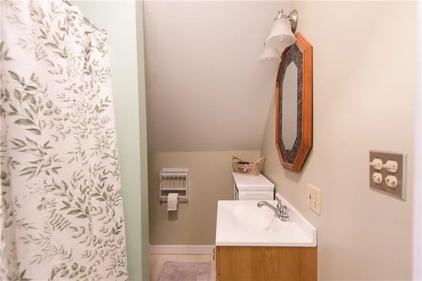 $1,350 | 54 Malbone Road, Unit 1, Newport, RI 02840