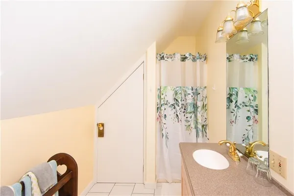 $1,350 | 54 Malbone Road, Unit 1, Newport, RI 02840