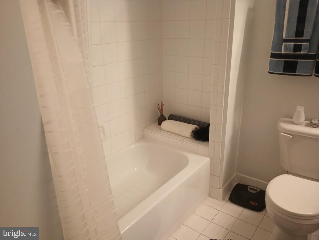 8045 Newell Street, Unit 423 Silver Spring, MD 20910 - Photo 20 of 26 a bathroom with a bathtub and a toilet