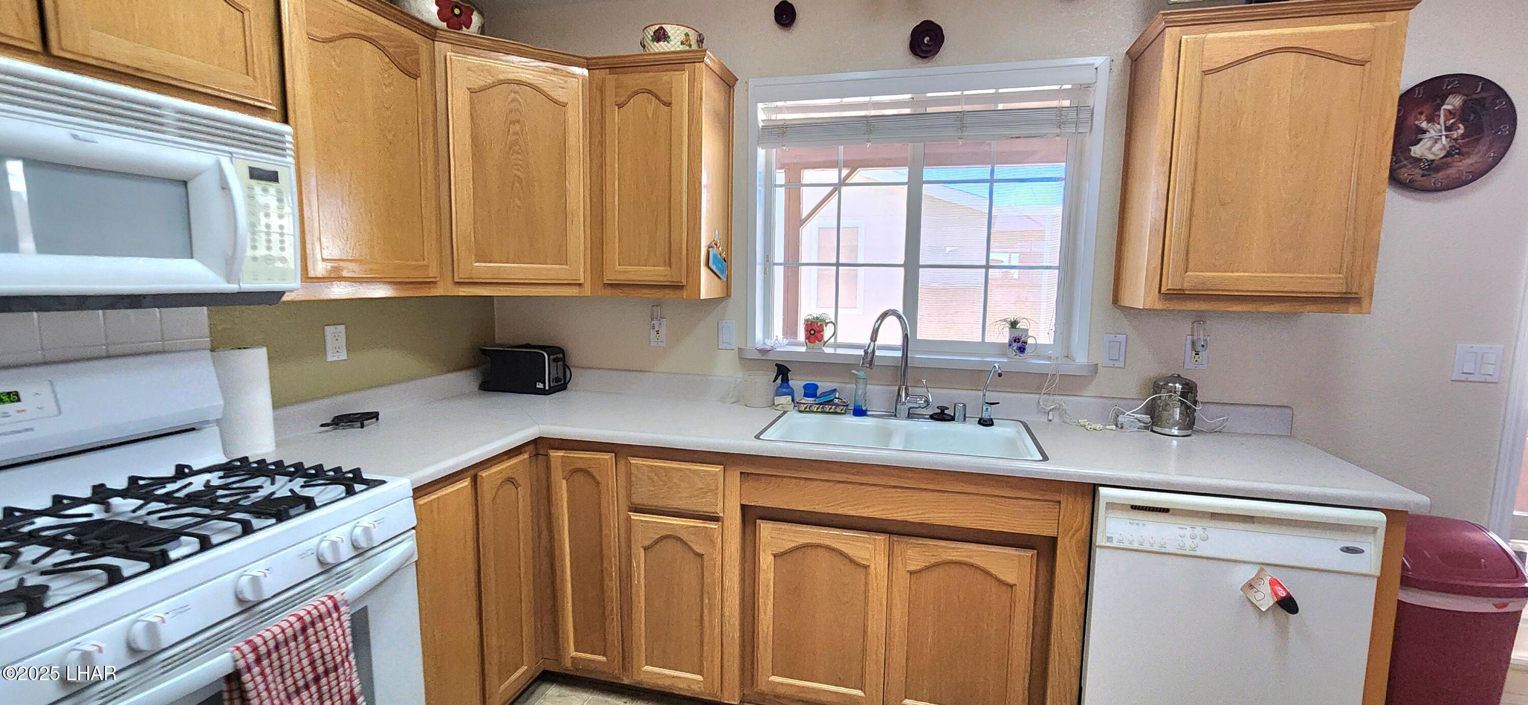 1545 East El Rodeo Road, Unit LOT 18 Fort Mohave, AZ 86426 - Photo 10 of 78 Kitchen