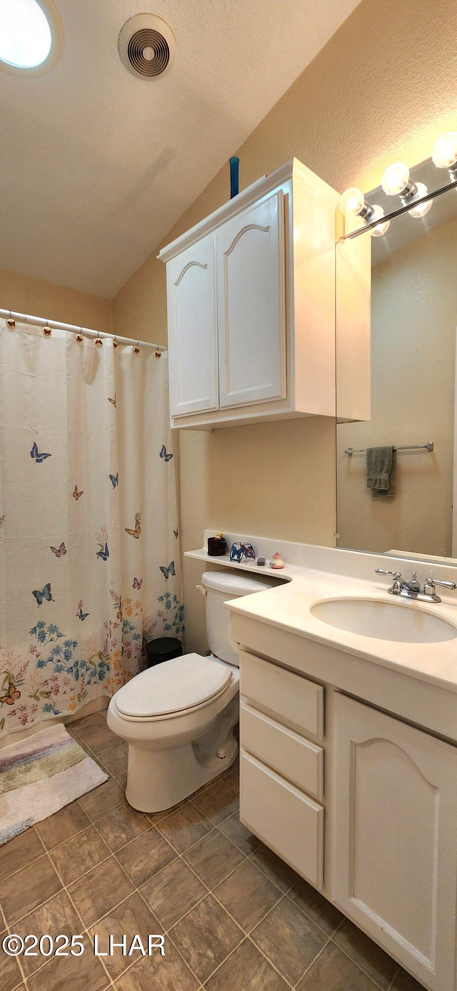 1545 East El Rodeo Road, Unit LOT 18 Fort Mohave, AZ 86426 - Photo 34 of 78 Guest bathroom