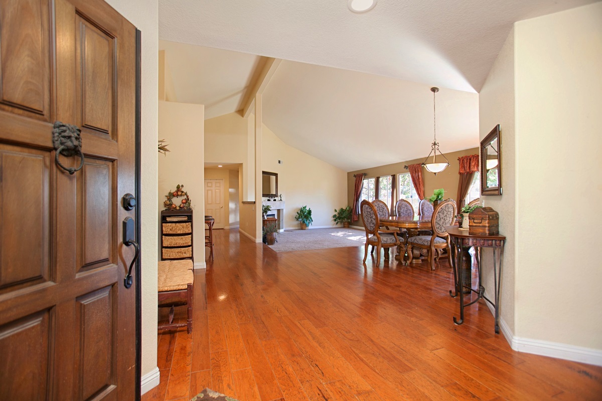 13301 Jonathan Park Lane Poway, CA 92064 - Photo 4 of 25