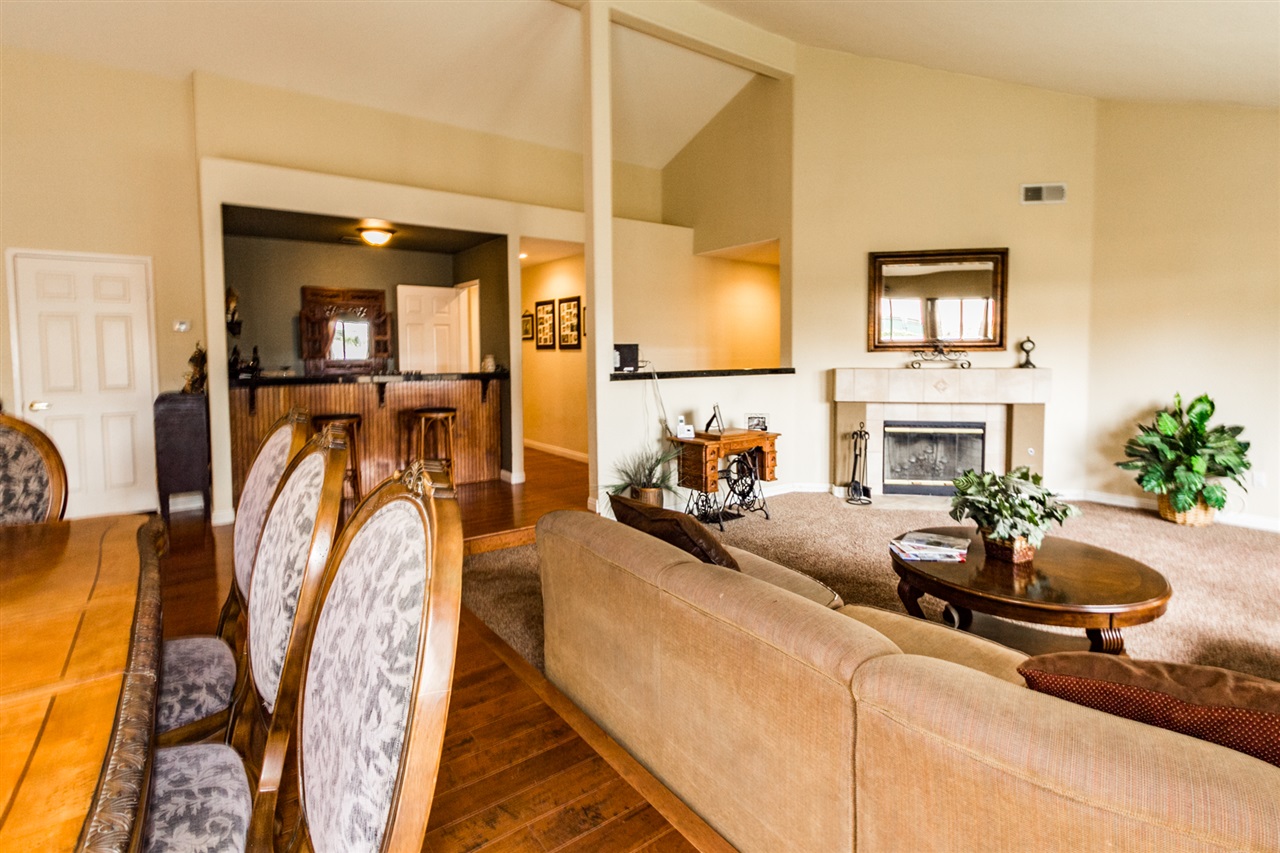 13301 Jonathan Park Lane Poway, CA 92064 - Photo 5 of 25