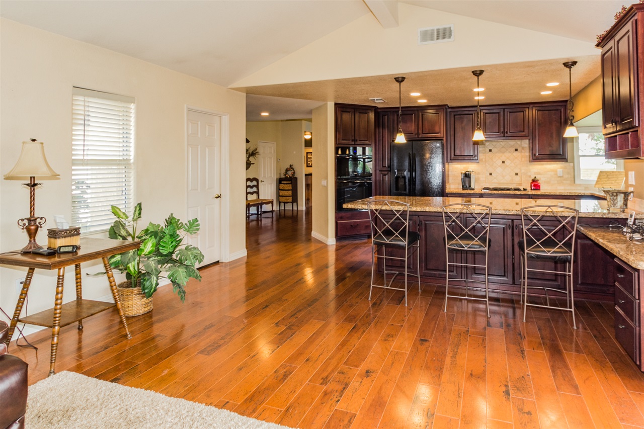 13301 Jonathan Park Lane Poway, CA 92064 - Photo 10 of 25