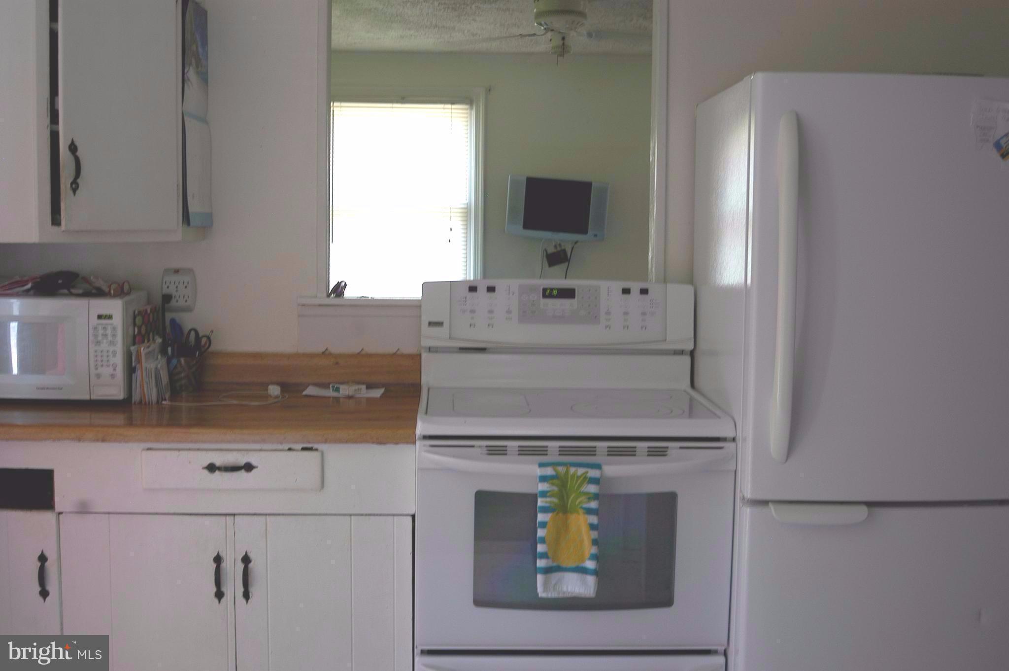 3720 2nd Avenue Edgewater, MD 21037 - Photo 3 of 30 Kitchen