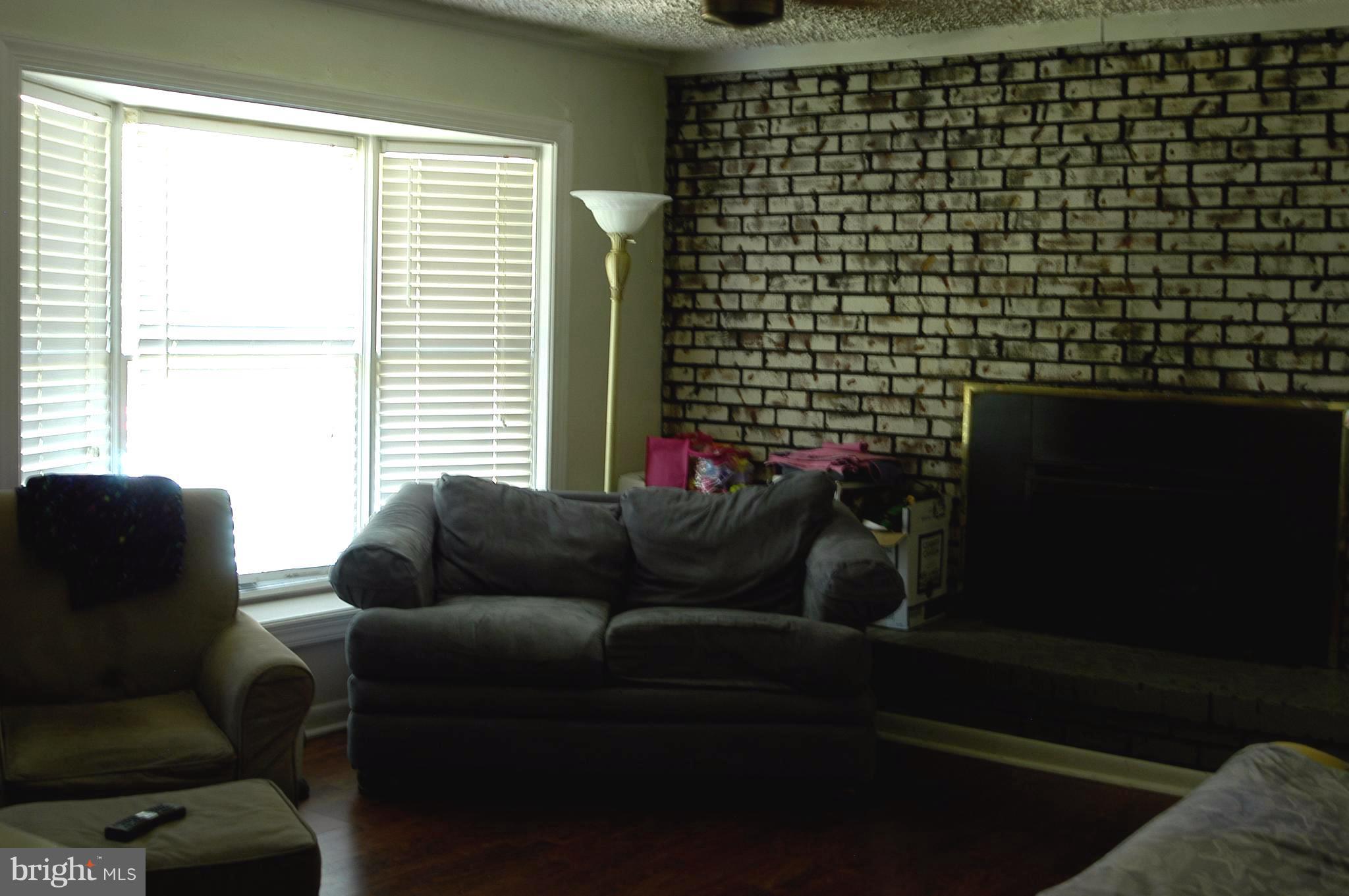 3720 2nd Avenue Edgewater, MD 21037 - Photo 6 of 30 Living Room