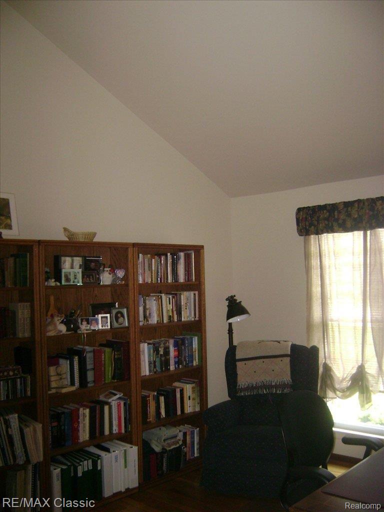 758 Ten Point Drive Rochester, MI 48309 - Photo 4 of 10 den4