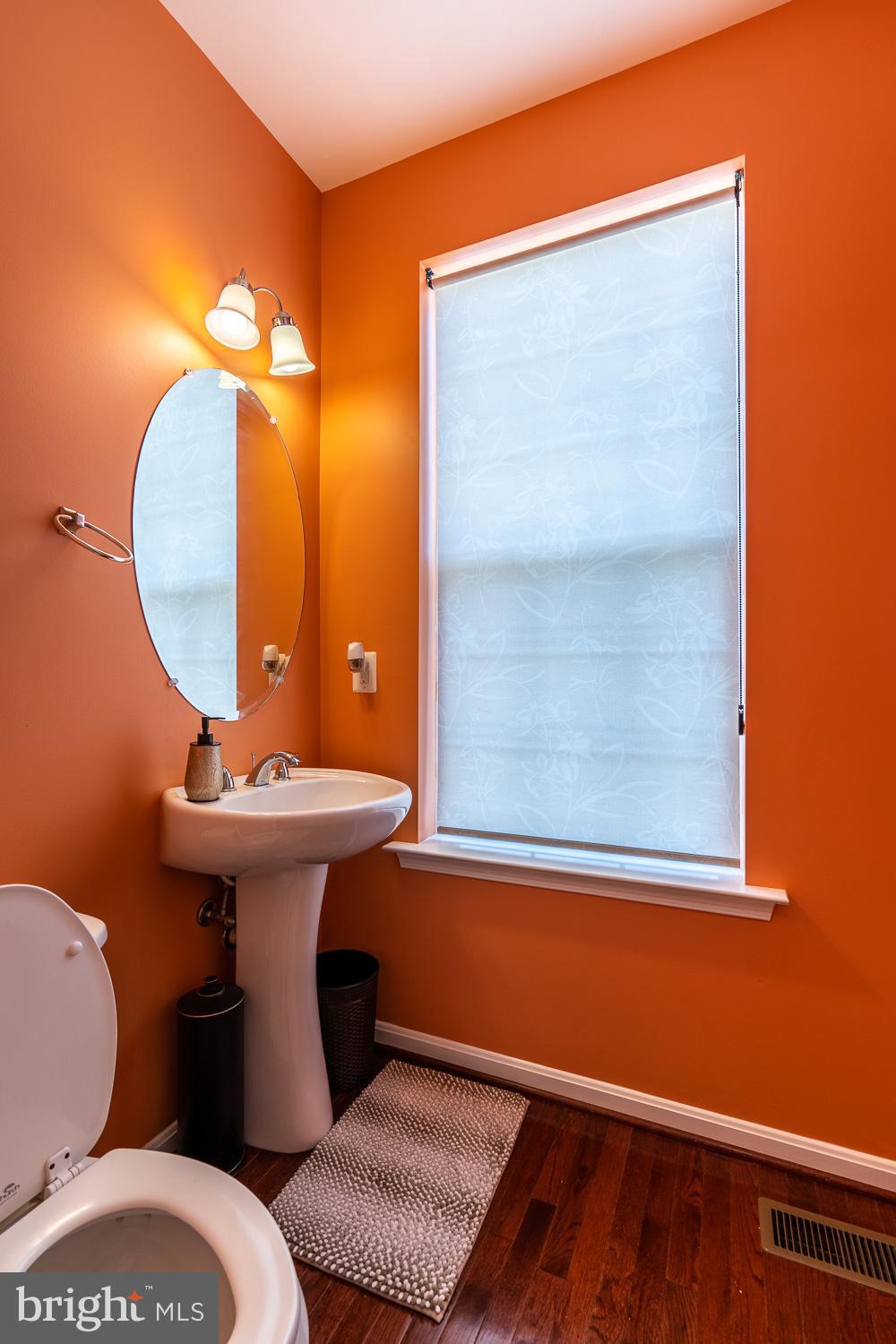 25676 Pleasant Valley Road Chantilly, VA 20152 - Photo 11 of 36 Half Bath