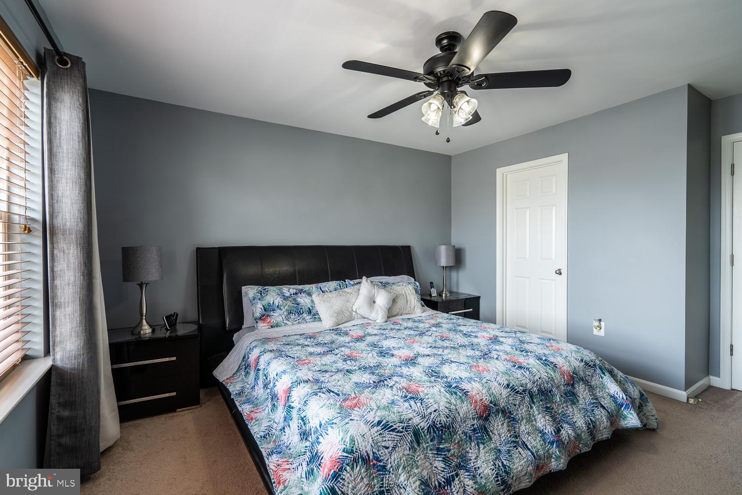 25676 Pleasant Valley Road Chantilly, VA 20152 - Photo 13 of 36 Master Bed Room