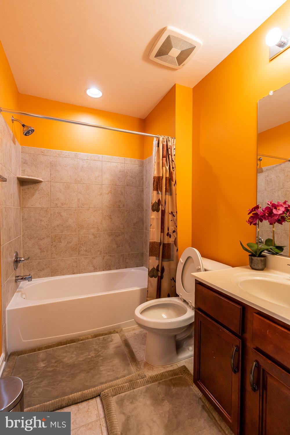25676 Pleasant Valley Road Chantilly, VA 20152 - Photo 20 of 36 Full Bath