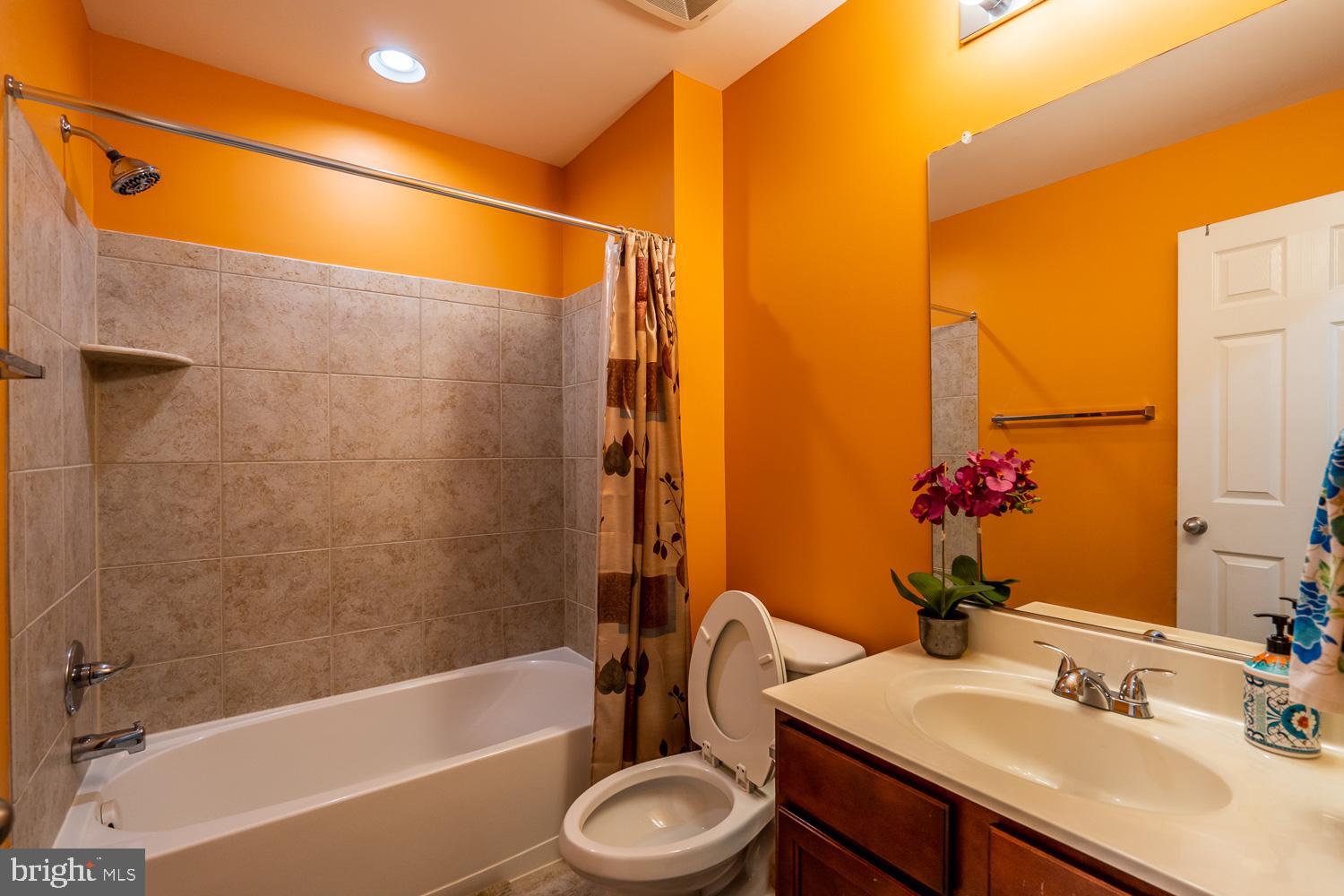 25676 Pleasant Valley Road Chantilly, VA 20152 - Photo 21 of 36 Full Bath