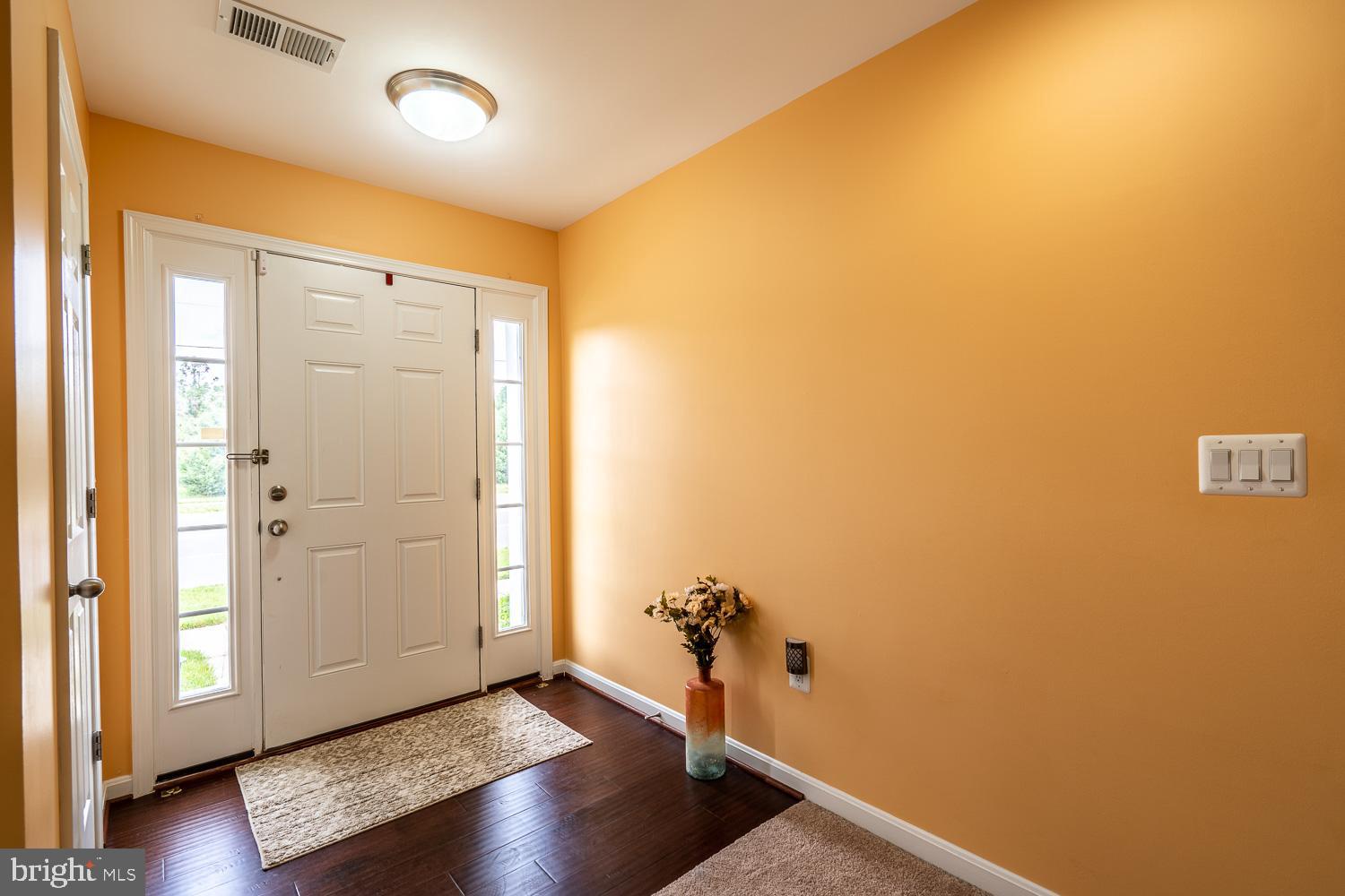 25676 Pleasant Valley Road Chantilly, VA 20152 - Photo 31 of 36 Foyer