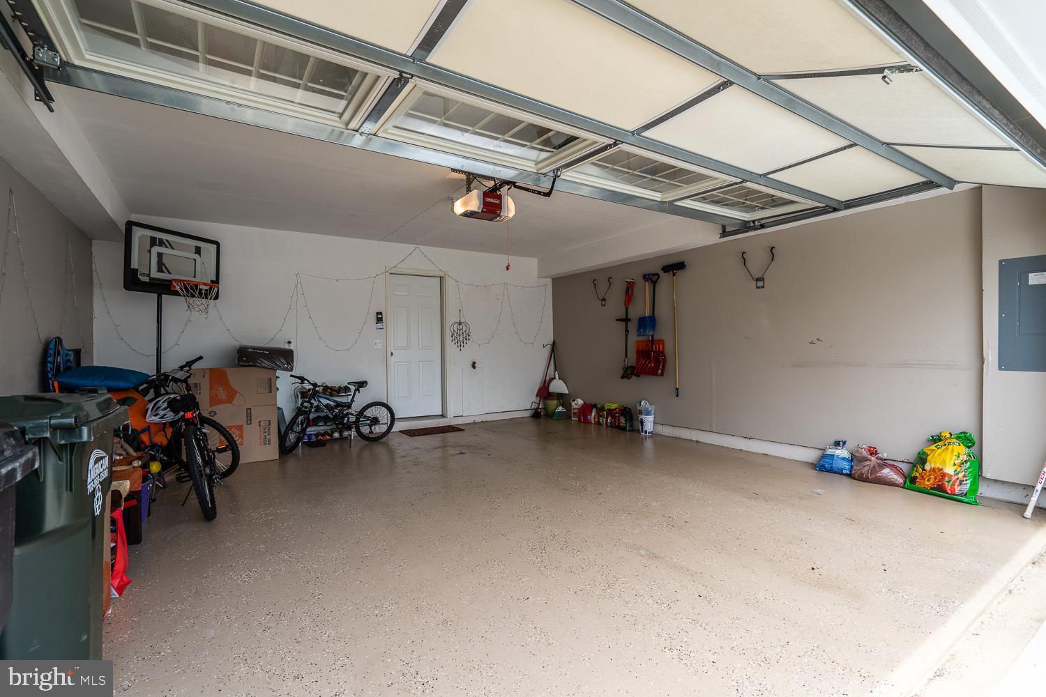 25676 Pleasant Valley Road Chantilly, VA 20152 - Photo 35 of 36 Garage