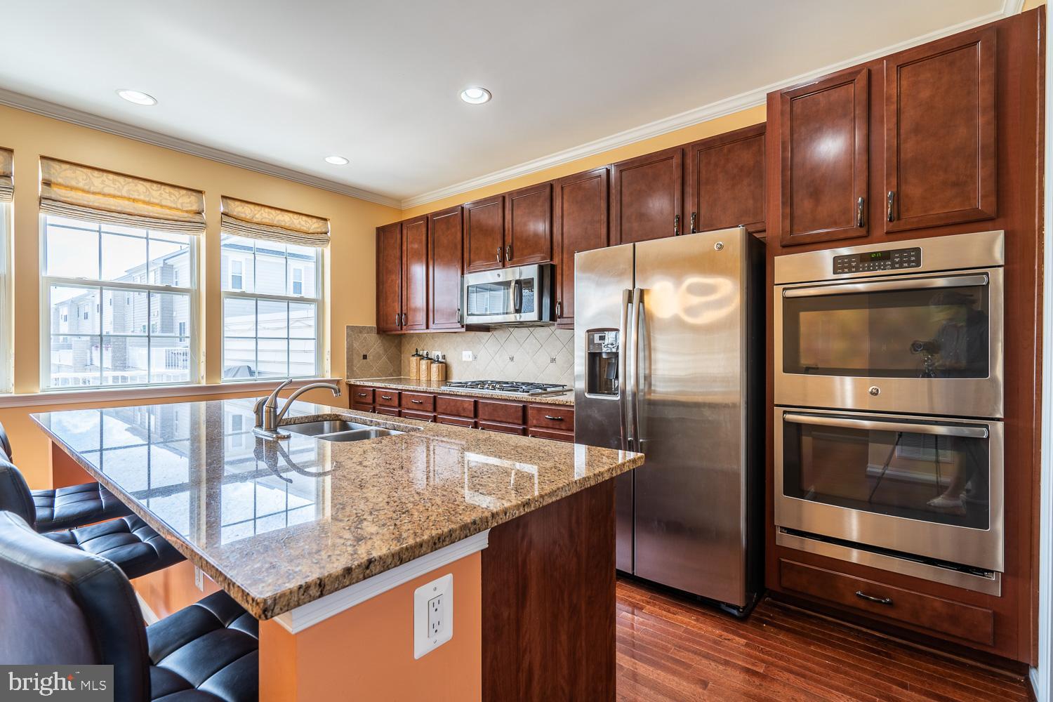 25676 Pleasant Valley Road Chantilly, VA 20152 - Photo 9 of 36 Kitchen