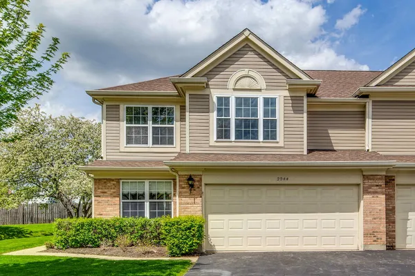 $425,000 | 2944 Oak Court, Unit 2944, Schaumburg, IL 60193