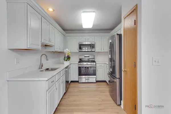 $425,000 | 2944 Oak Court, Unit 2944, Schaumburg, IL 60193
