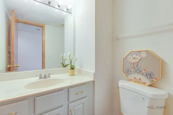 $425,000 | 2944 Oak Court, Unit 2944, Schaumburg, IL 60193